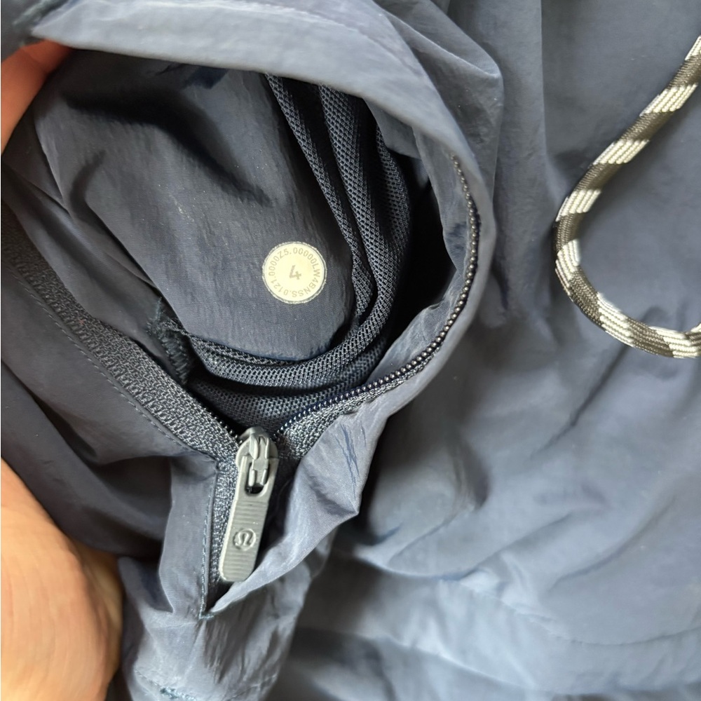 Lululemon Set Evergreen Anorak
Jacket and Shorts Size 4/6 True Navy - Picture 4 of 7